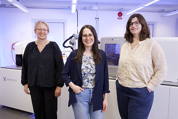 Professor Marie Skepö, Postdoc Martina Ambrogi and Technology specialist Anna Svensson in front of the BioSAXS instrument at Lund University. Photo by Fotograf Mats Persson.